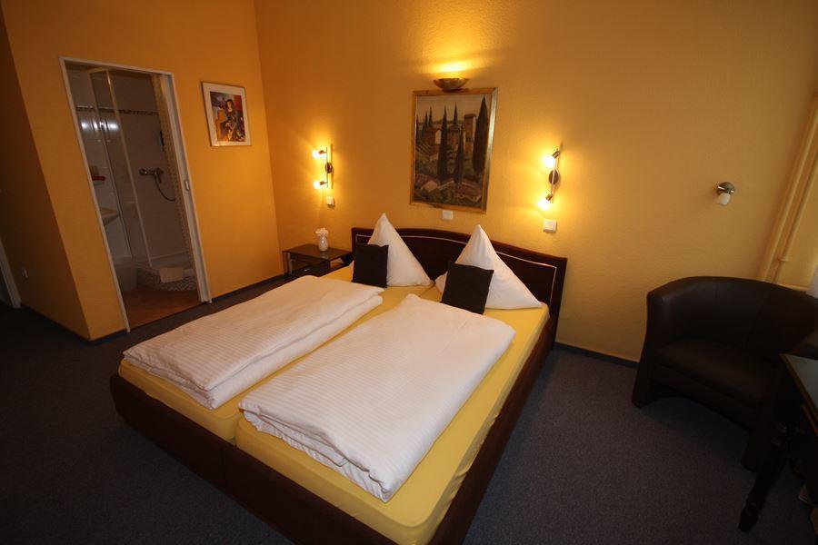 Hotel Romerhof บิงเงนอัมไรน์ ภายนอก รูปภาพ