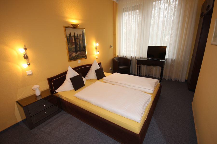 Hotel Romerhof บิงเงนอัมไรน์ ภายนอก รูปภาพ